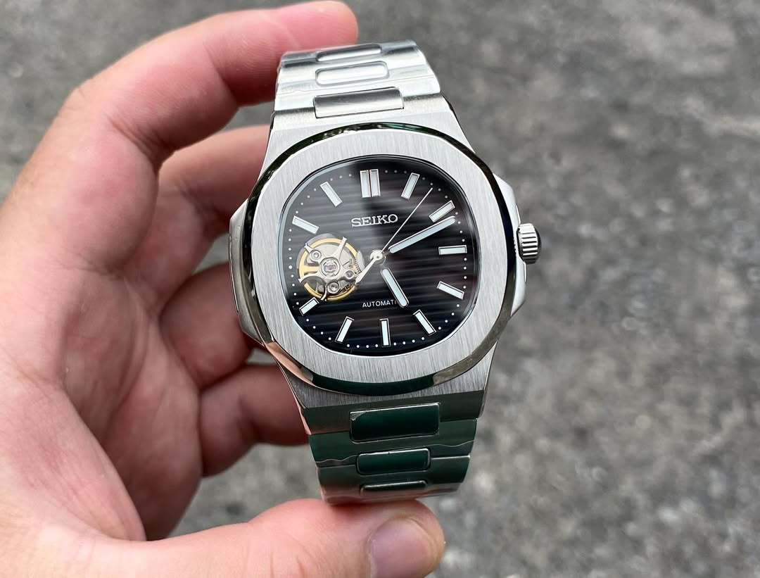 Nautilus Mod - BLACK (OPEN HEART) – Waqtic Watches